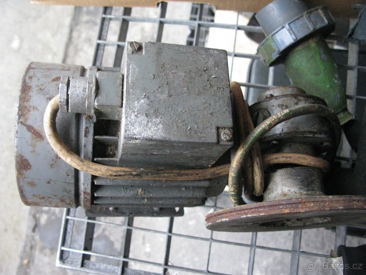 Elektromotor 380Vs převodovkou a řemenicí