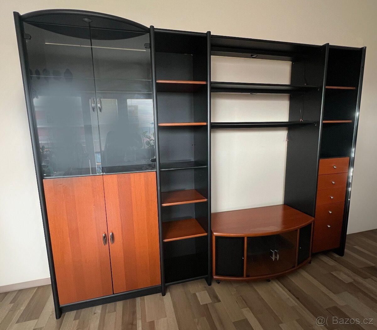 Obýváková stěna IKEA / černá + třešeňová - Praha 12