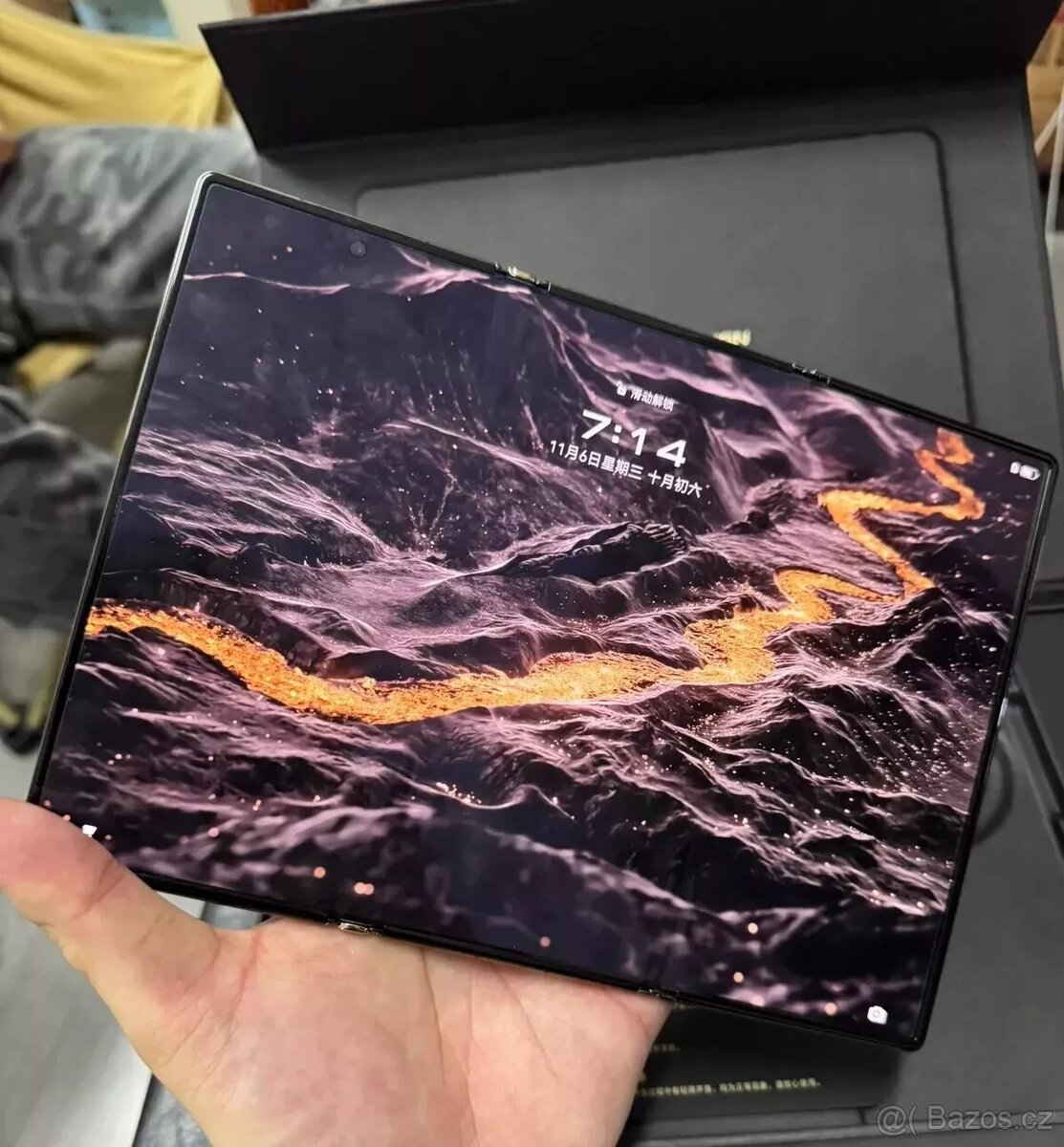 HUAWEI MATE XT - TRI-FOLD SKLÁDACÍ TELEFON A 10" TABLET
