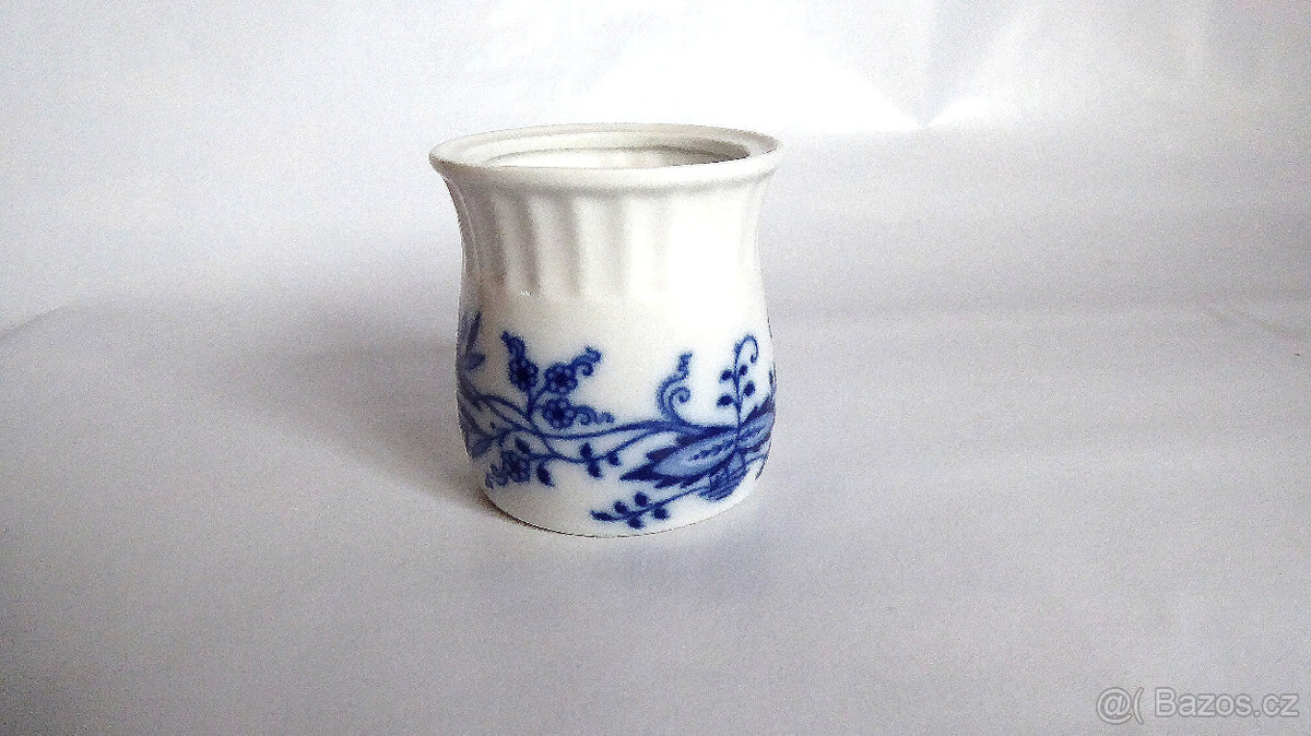 T013_ Nádobka, cibulák, porcelán, retro