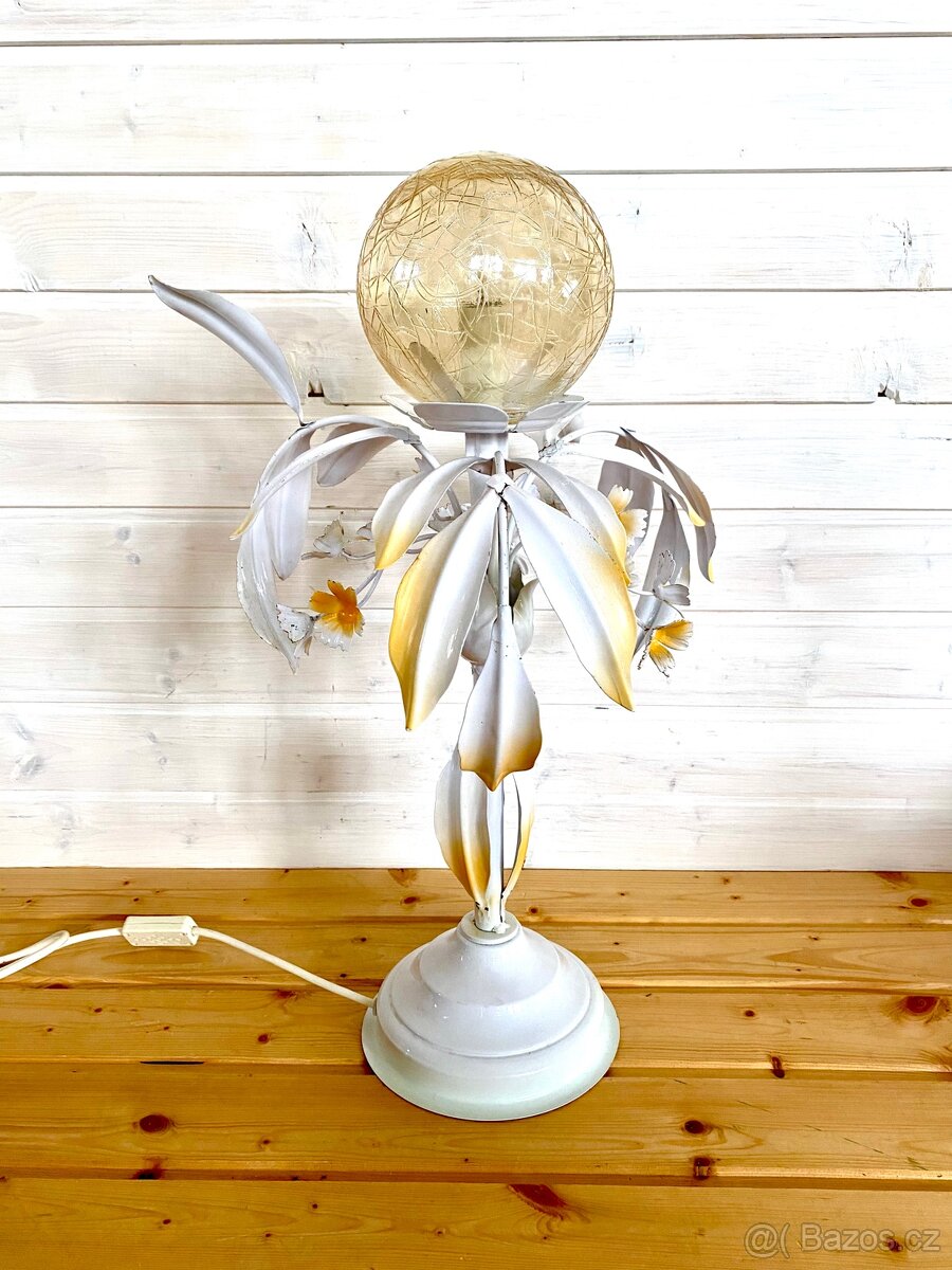 Stará romantická stolní lampa