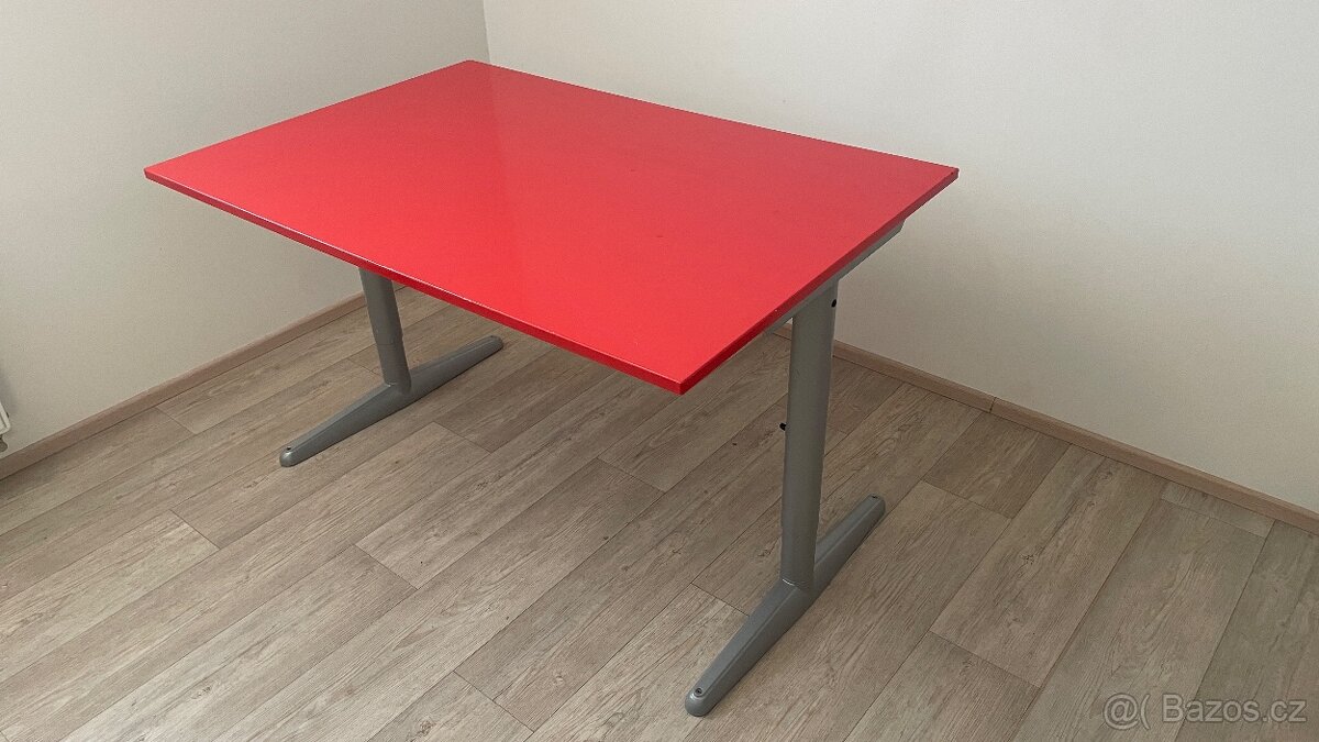 Stůl 120x80x72 (šířka x hloubka x výška)