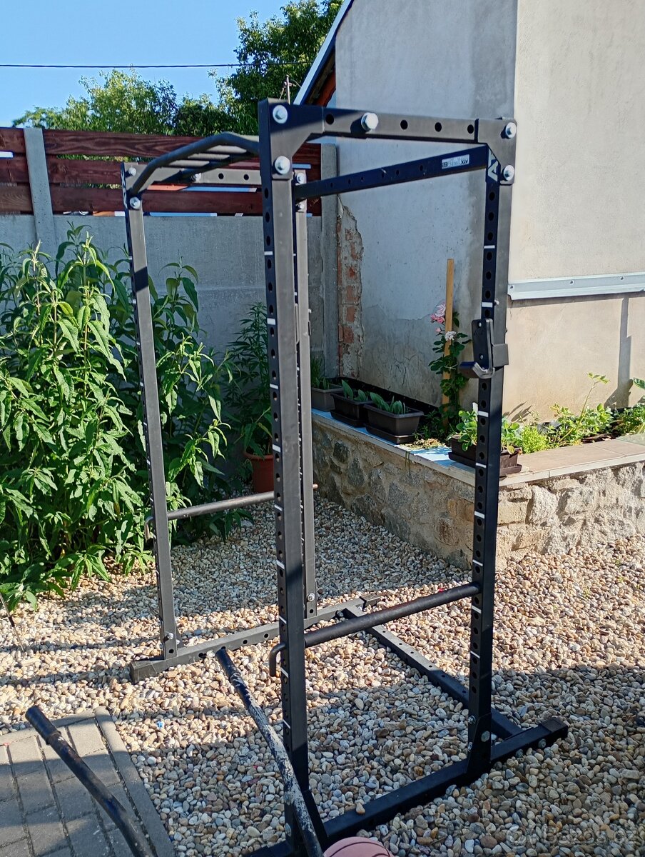 Posilovací klec