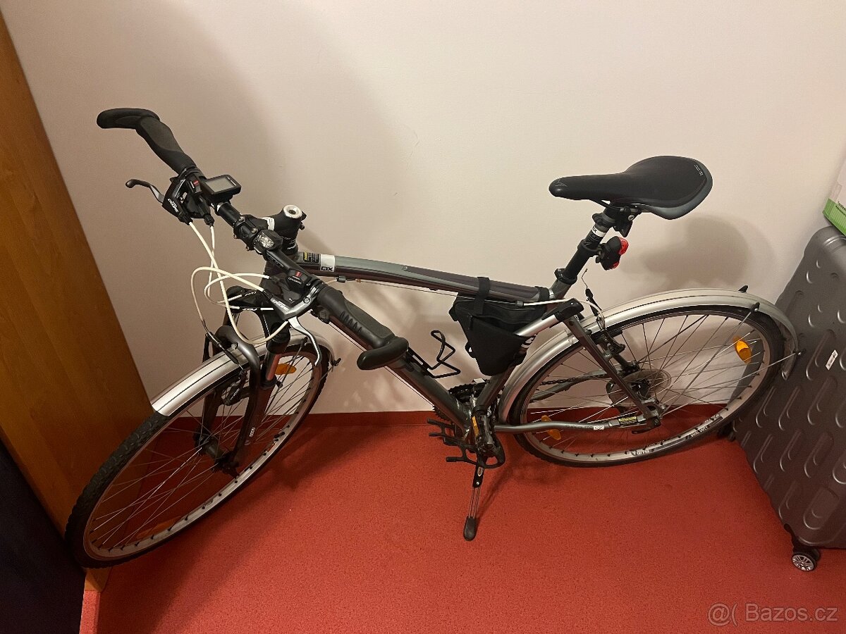 Trekové kolo Felt QX90