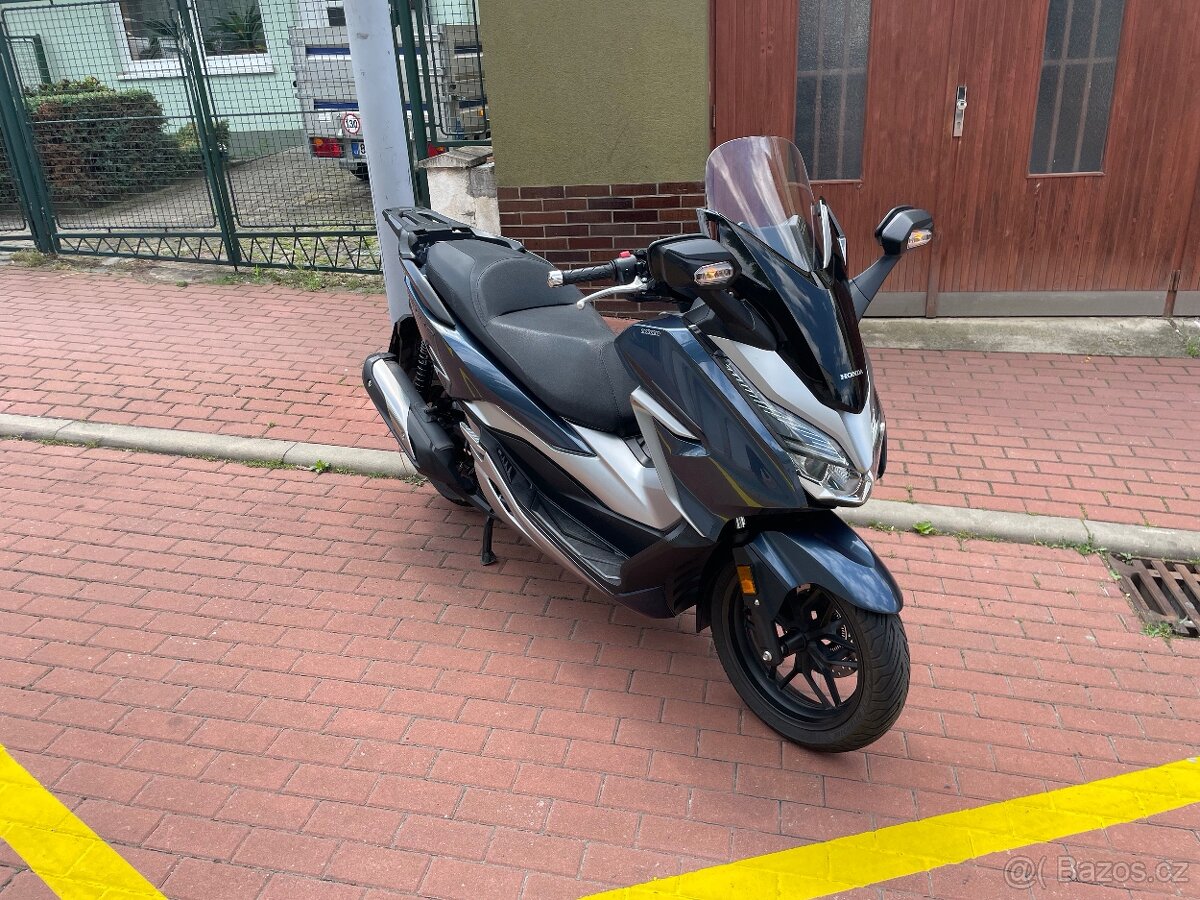 Honda Forza 300