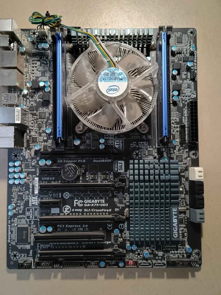 Počítač Intel i7