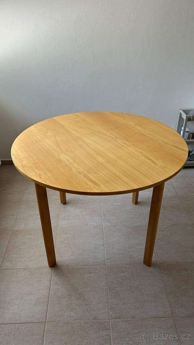 Kuchyňský stůl