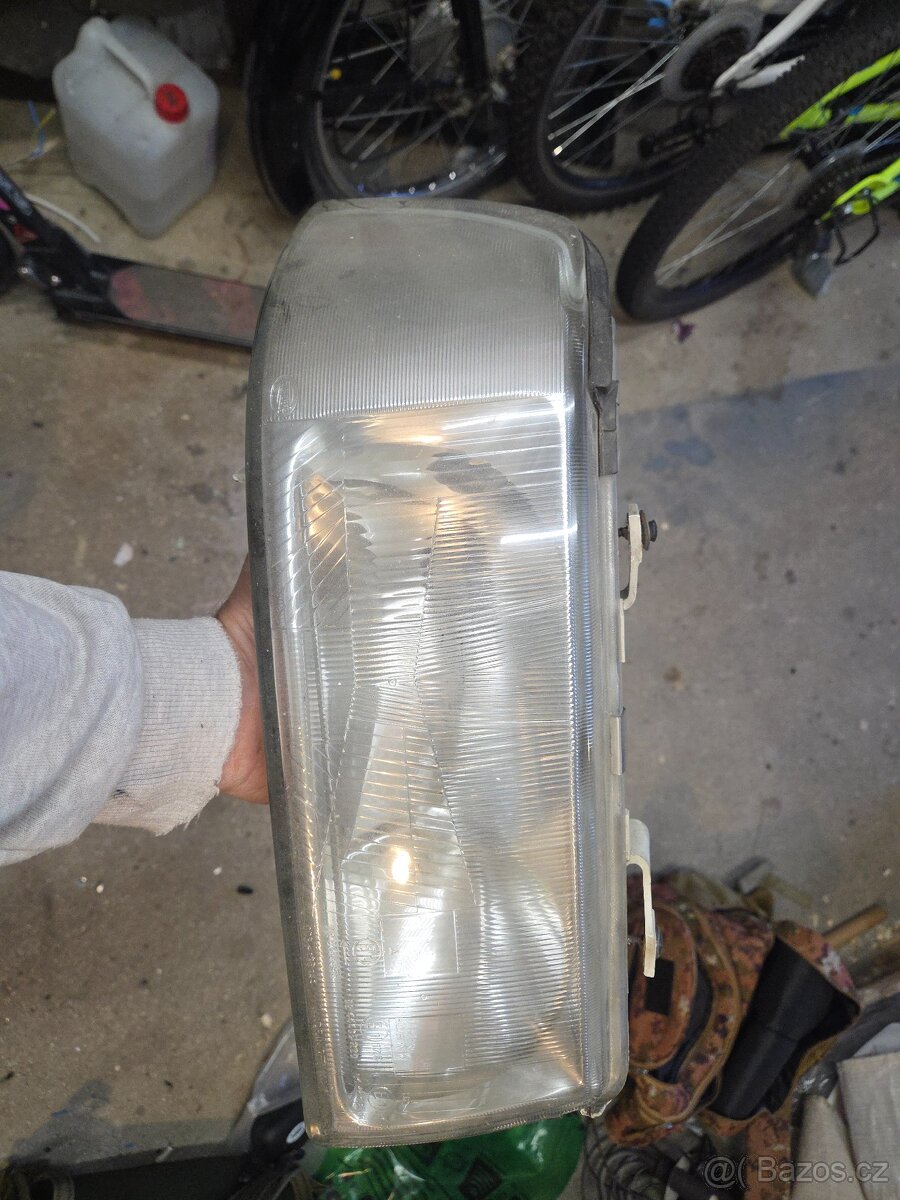 Predni prave světlo audi 80 b3.(plné)