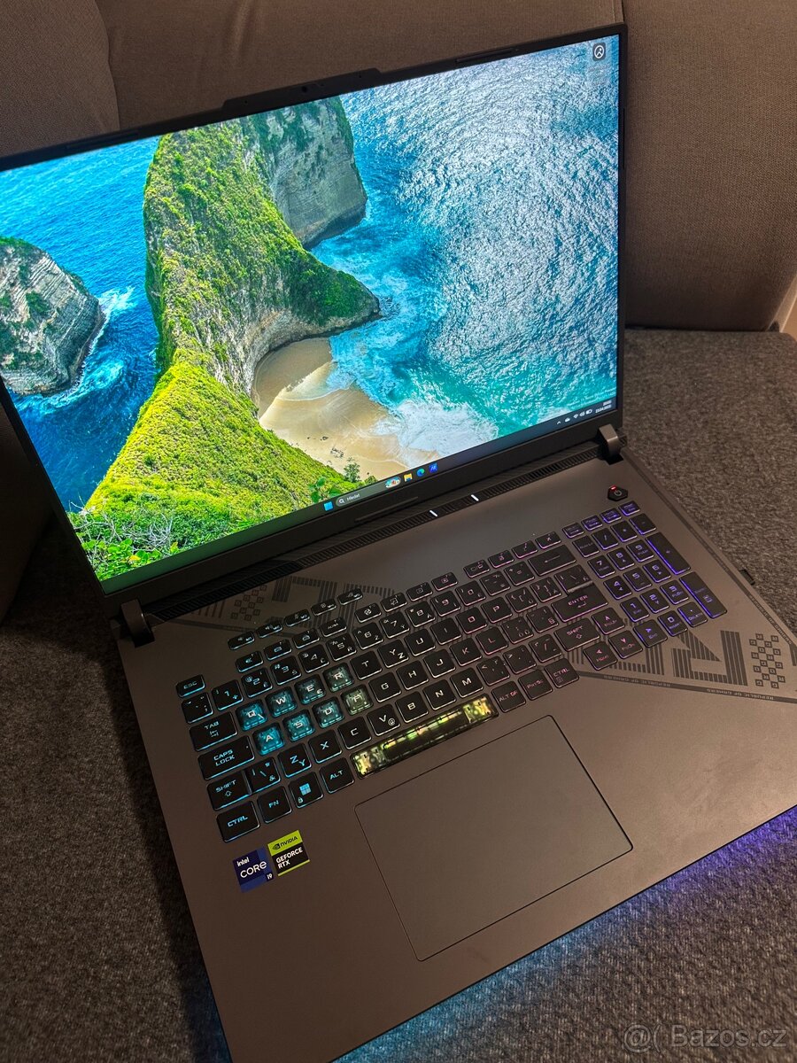 ASUS ROG Strix G18 (G814JI) – výkonný herní notebook