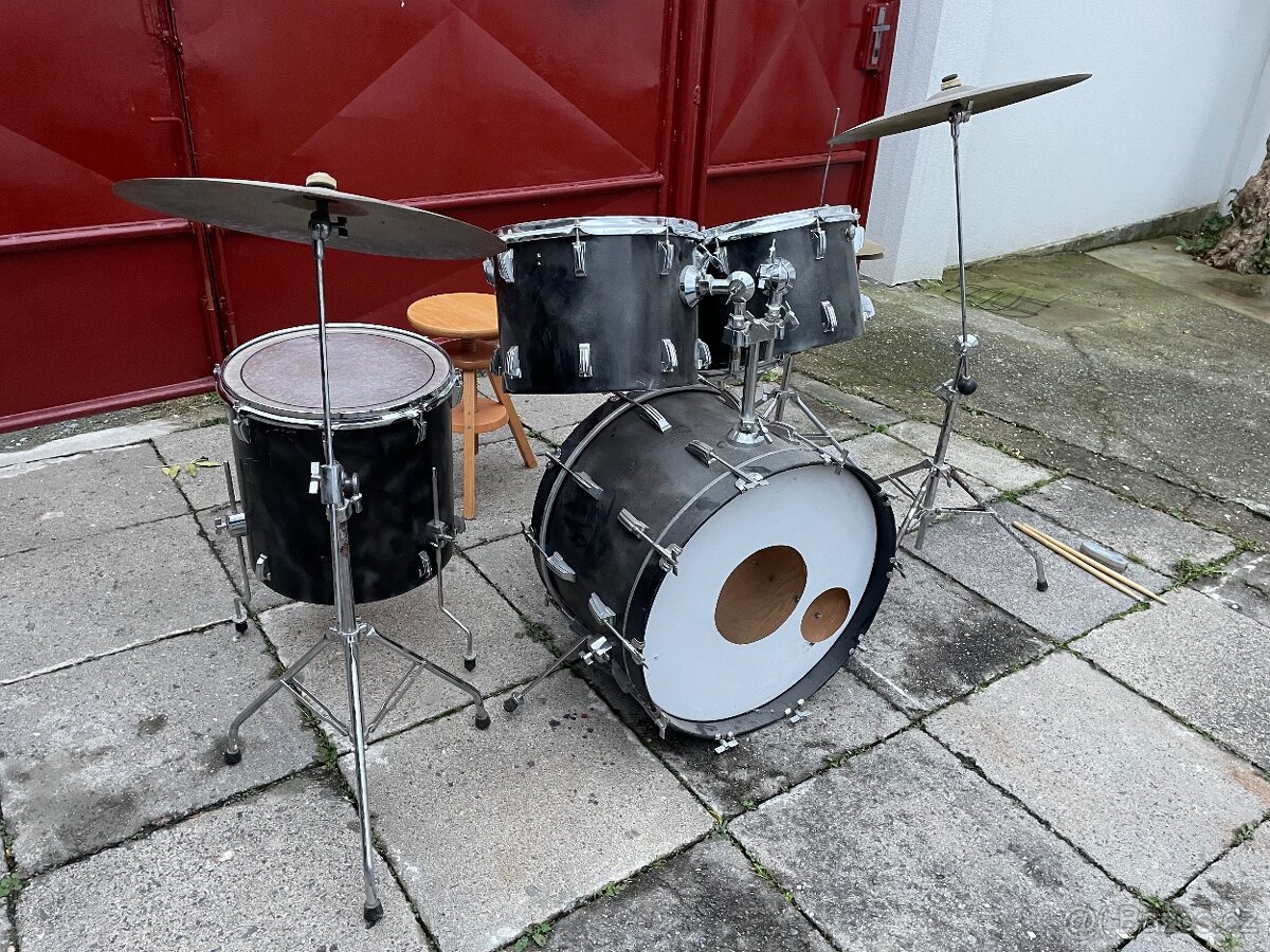 Kompletní Souprava bicí amati i s otočnou stoličkou