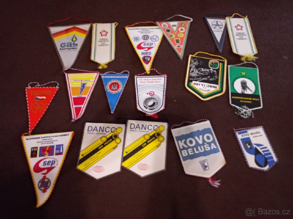 Soubor historických vlaječek - 17 kusů