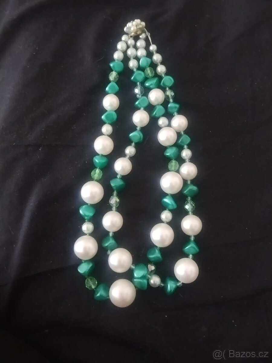 Retro bižuterie - korále + řetízek s přívěskem