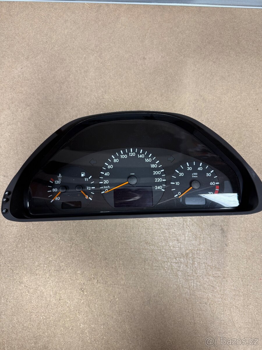 Mercedes E W210 (S210) tachometr A2105405448