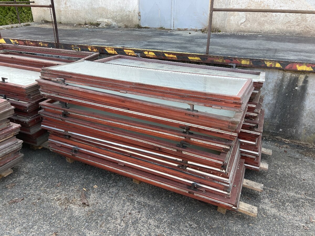 Dřevěná okna 177x55 cm