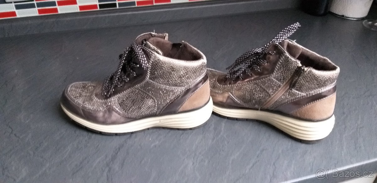 Béžovo-stříbrné TAMARIS vel 37