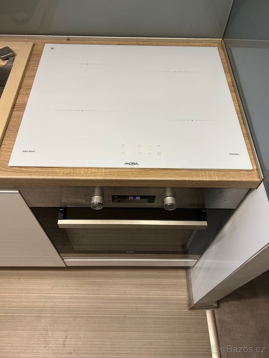 Indukční varná deska Mora