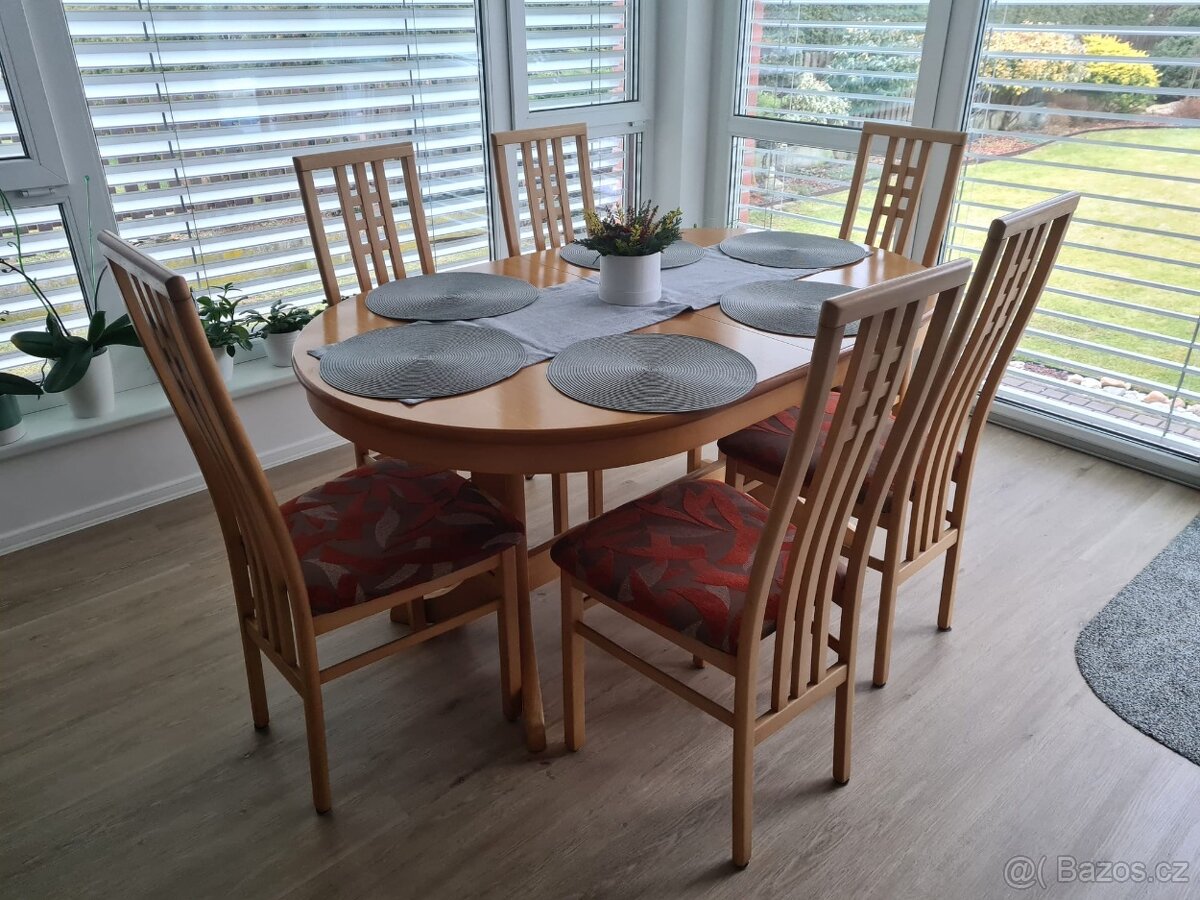 Prodám kvalitní jídelní sestavu z masivního lakovaného buku