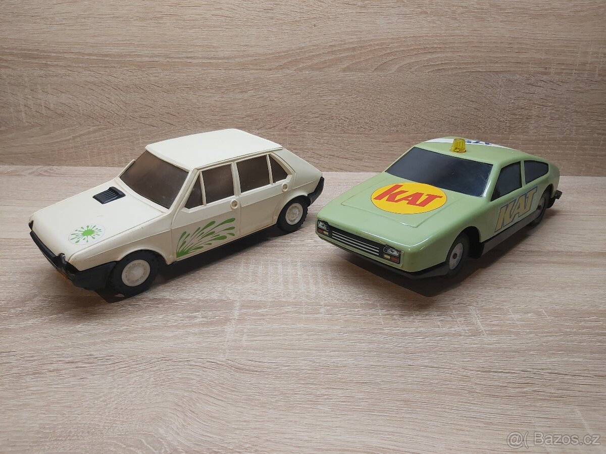 Auto, stará hračka KAT 175