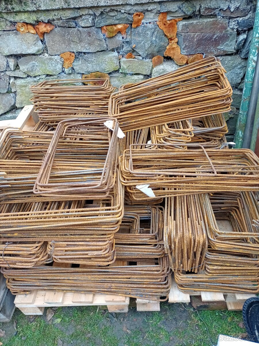 Armovací třmínky na věnce