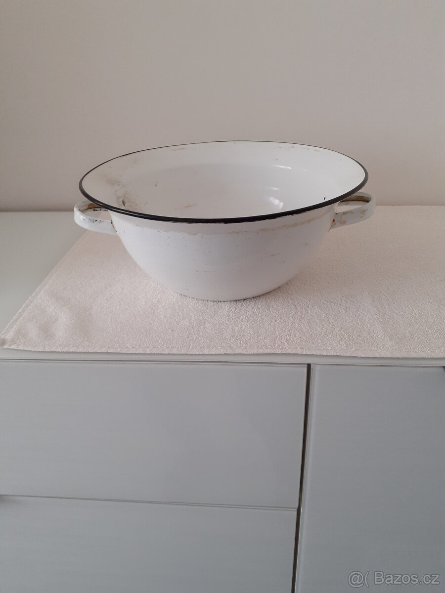Retro smaltovaná mísa na těsto