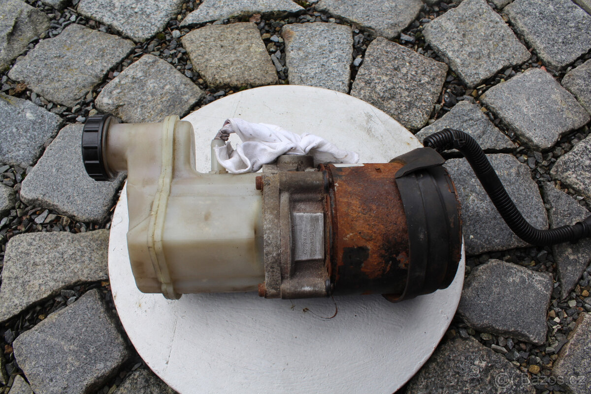 Renault - čerpadlo posilovače řízení