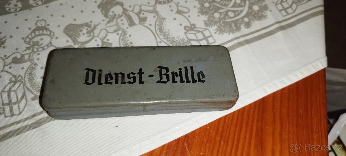 Plechová krabička na brýle