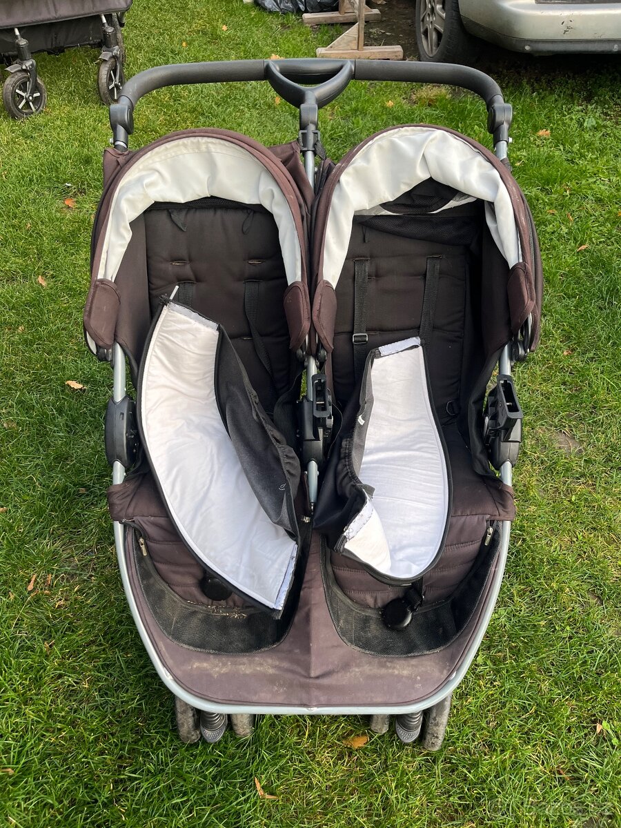 Kočárek pro dvojčata