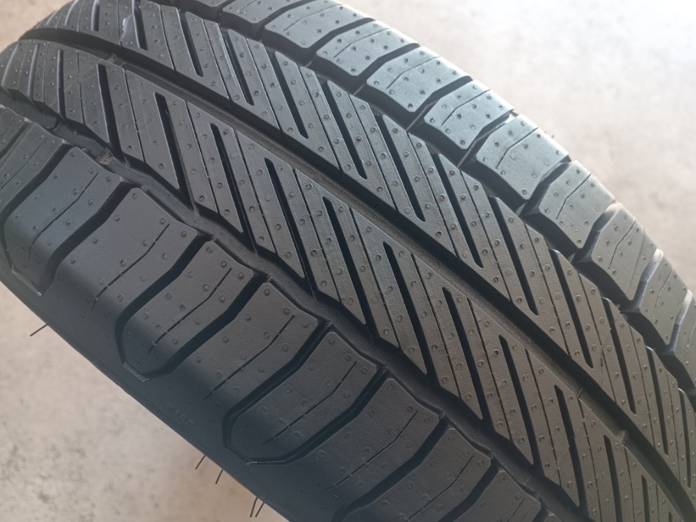 215/75 R16C SEBRING (1024)
