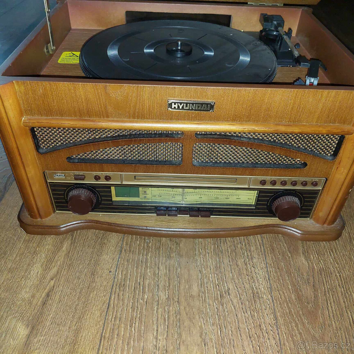rádio HYUNDAI RTCC515RIP retro s gramofónem