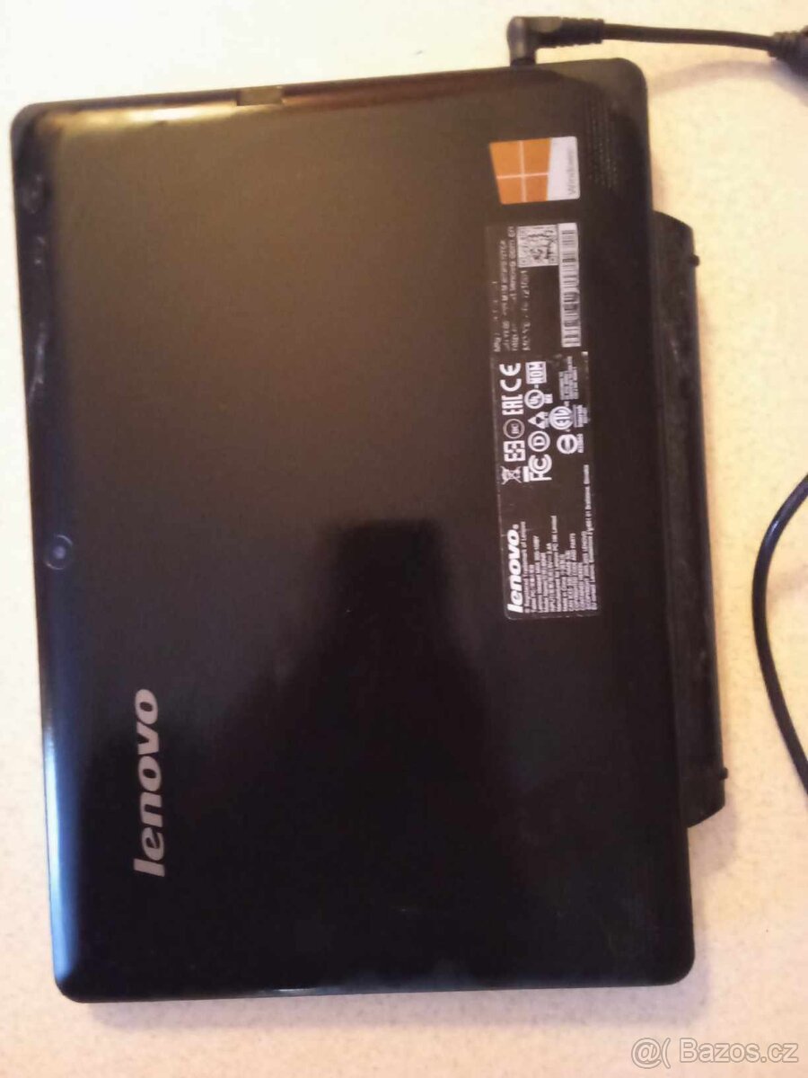 Mini tablet Lenovo s klávesnicí