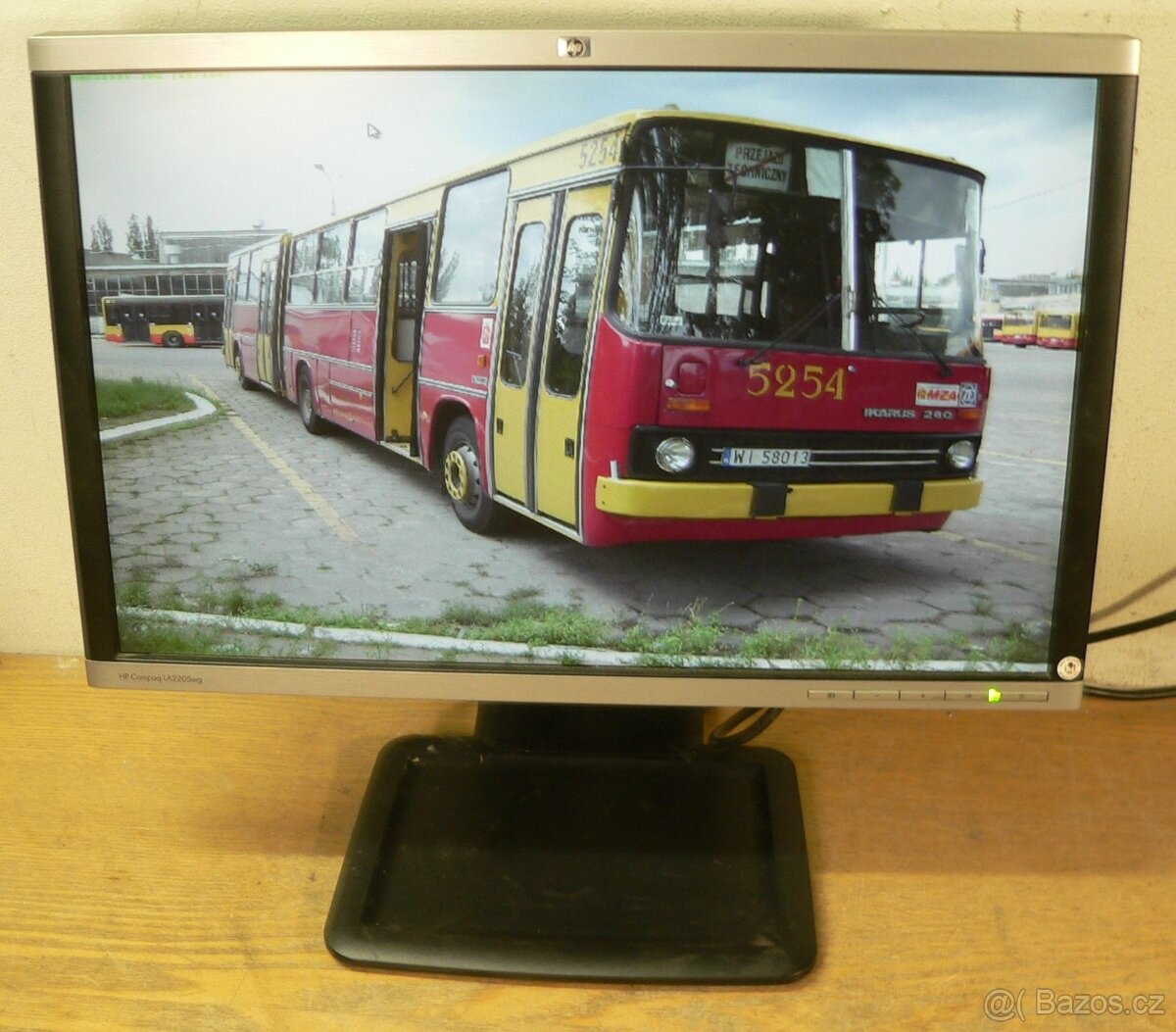LCD monitor HP COMPAQ 22 palců, Displayport, otočný stojan