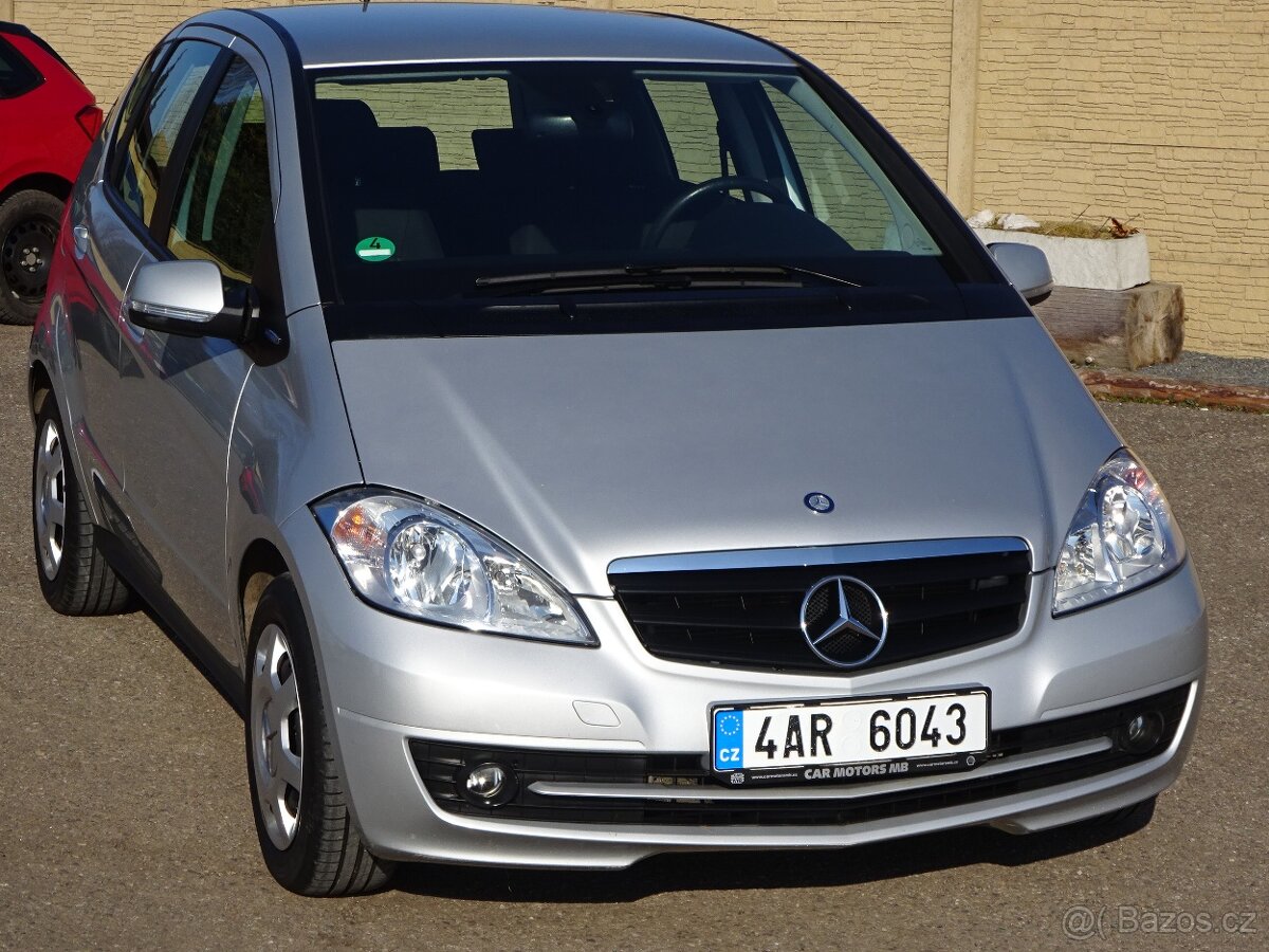 Mercedes Benz A 160 r.v.2011 manuál (servisní historie)