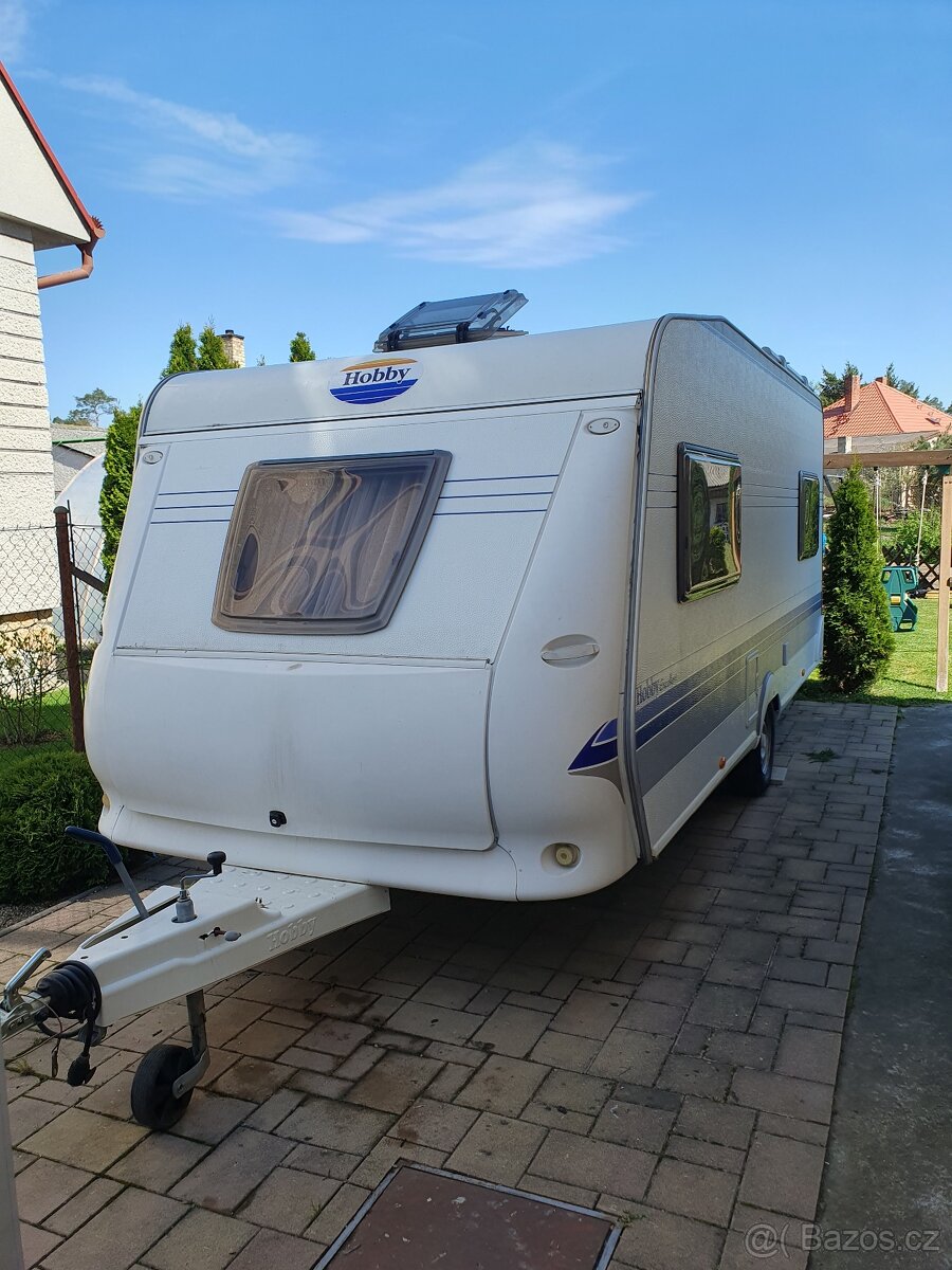 Karavan Hobby 495UL, předstan