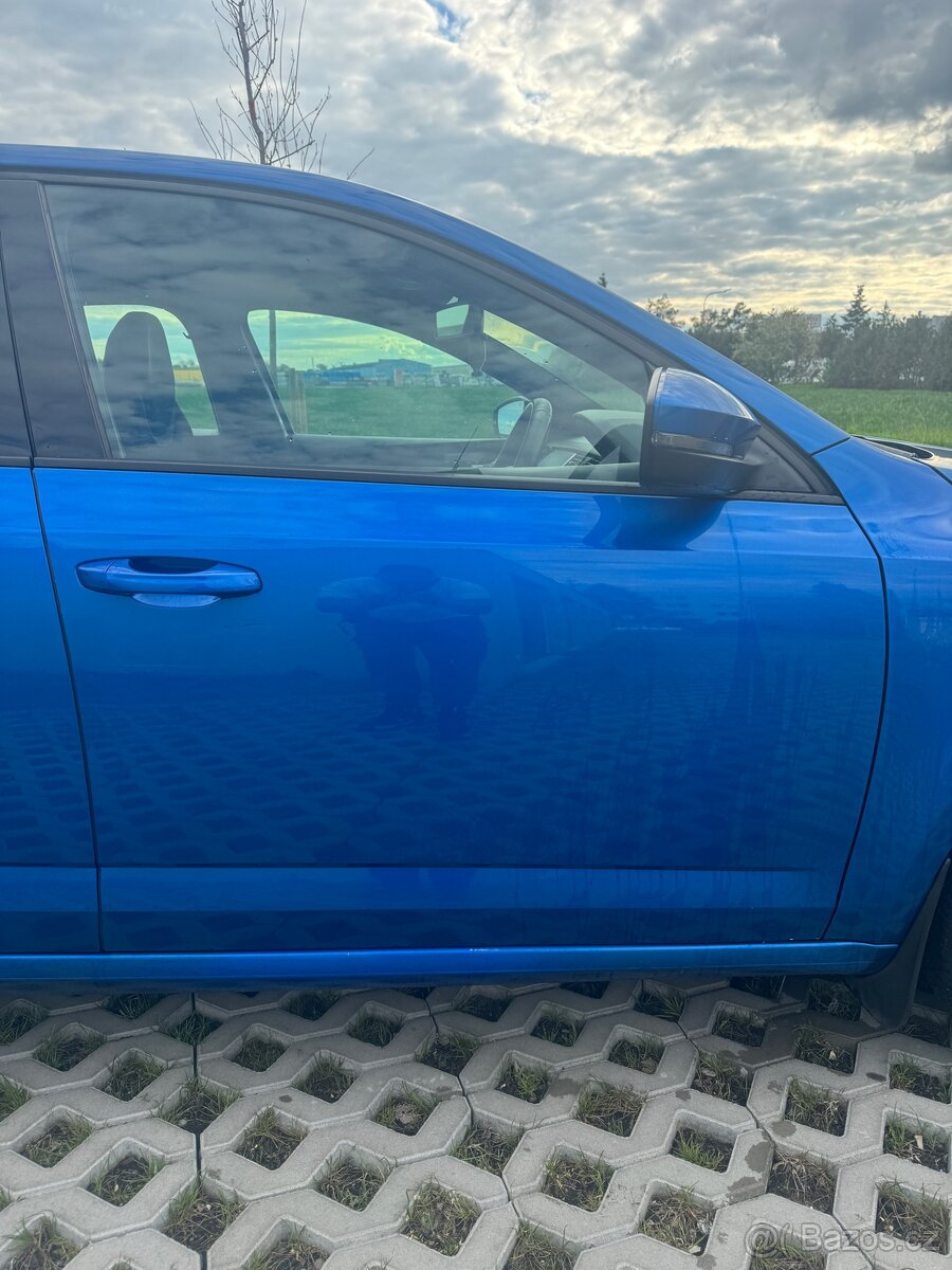 PRODAM PŘEDNÍ PRAVÉ DVEŘE SKODA OCTAVIA 3 COMBI 2016