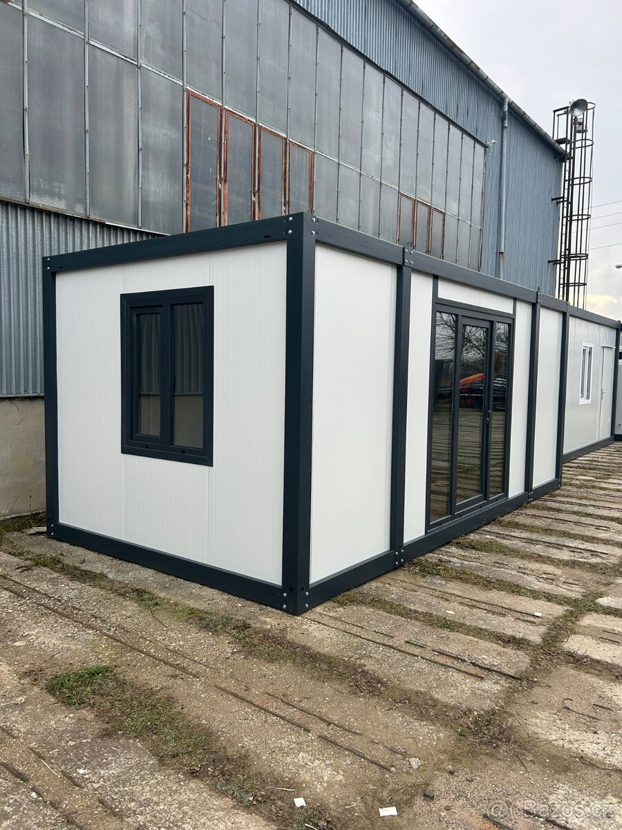 Obytný kontejner o rozměru 3x6 m s franc. dveřmi