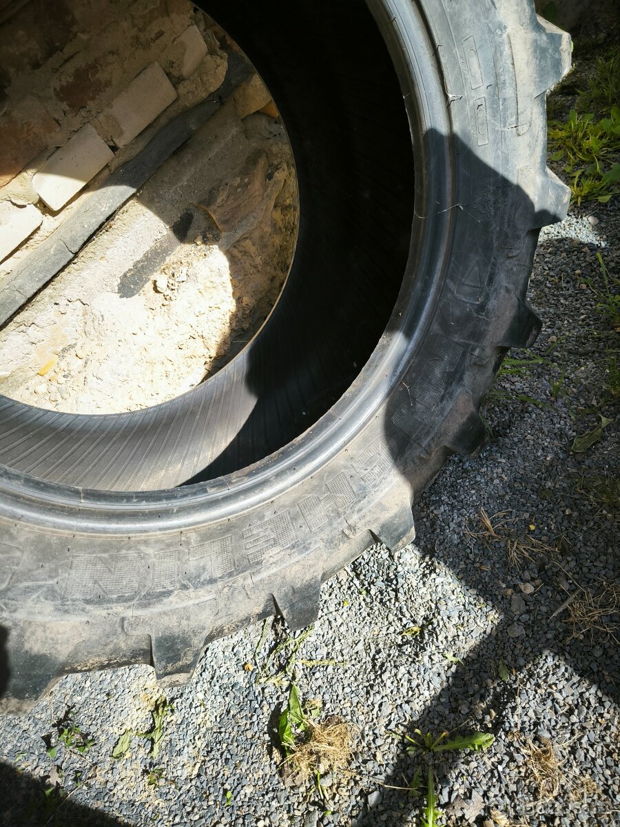 Pneumatika na traktor přední