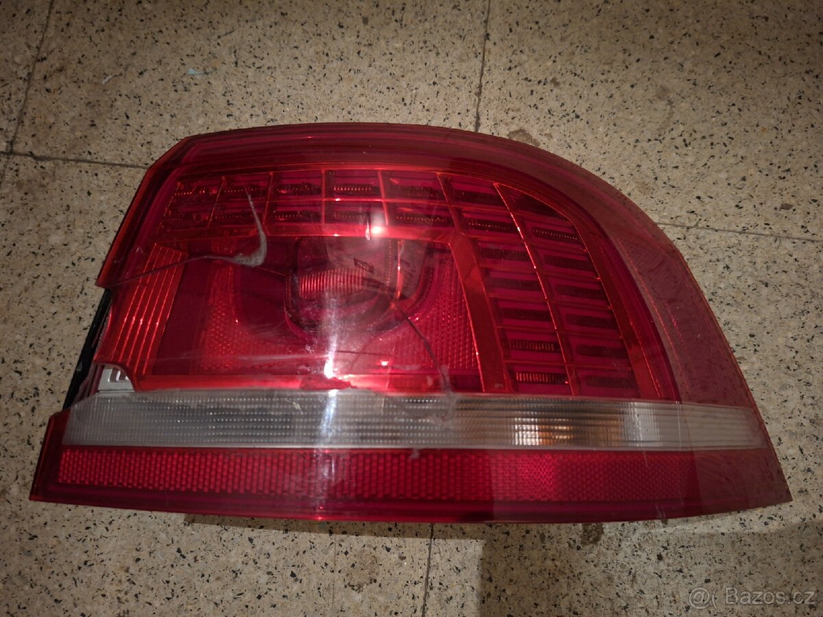 Prodám poškozené právé zadní Led světlo