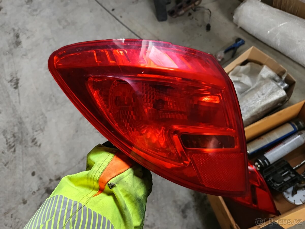 Prodám zadní světlo Opel Meriva B levé i prave