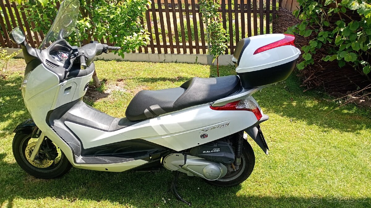 Skútr Honda S-wing FES 125 (Rezervace do 19.5.)