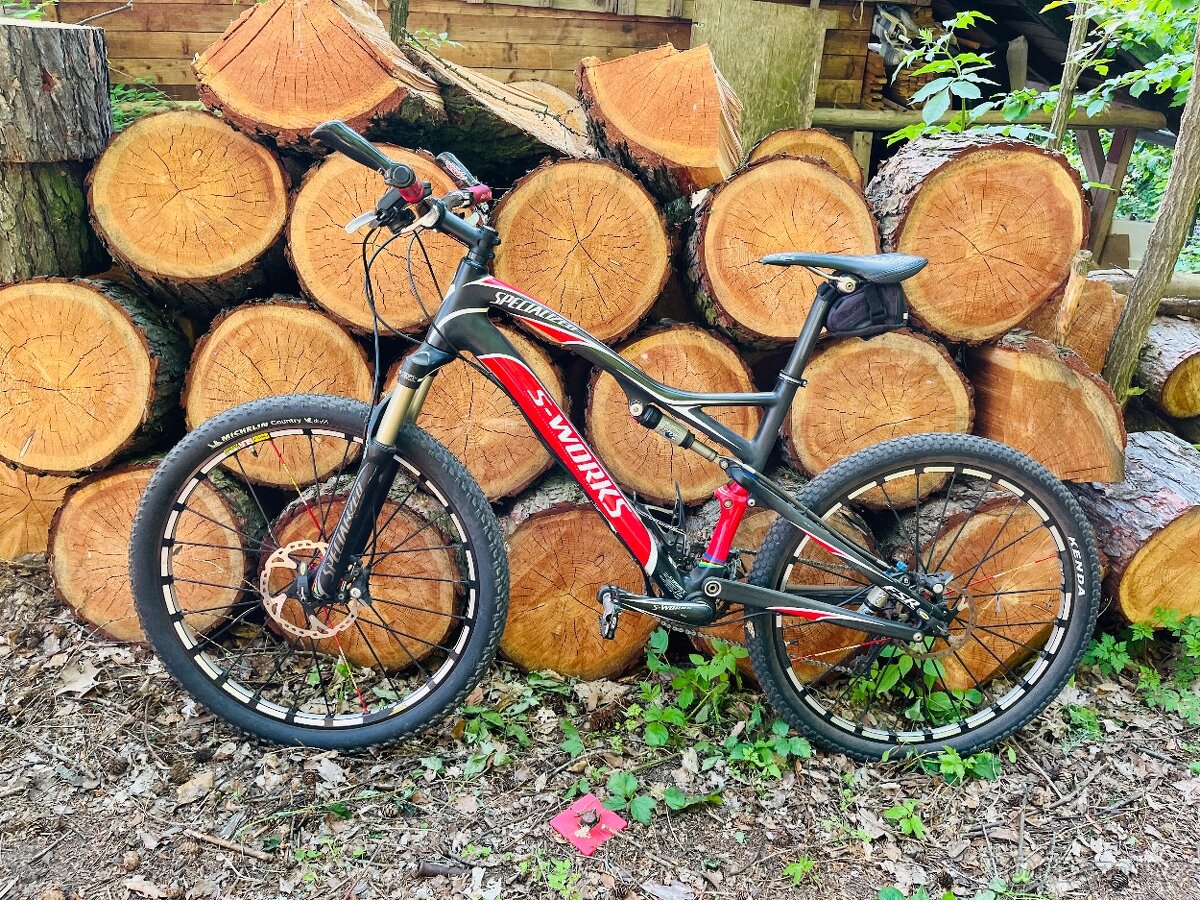 Horské kolo SPECIALIZED S-Works, karbonový rám.