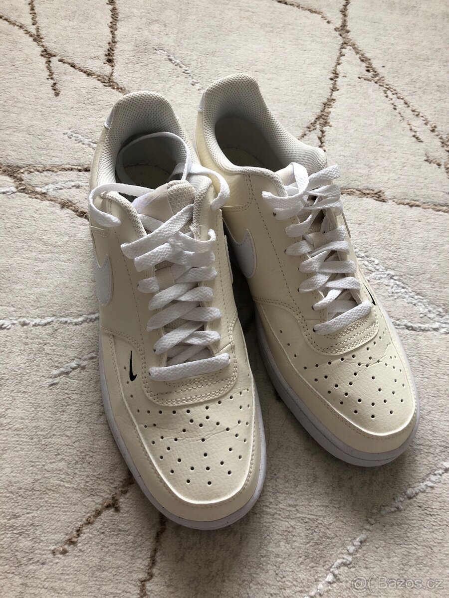 Tenisky Nike velikost 42