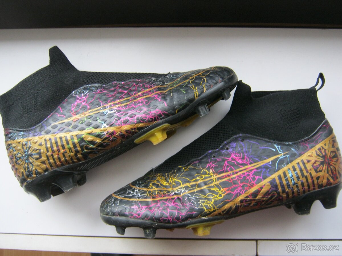 Kopačky NIKE - lisovky, vel. 41 (7,5)
