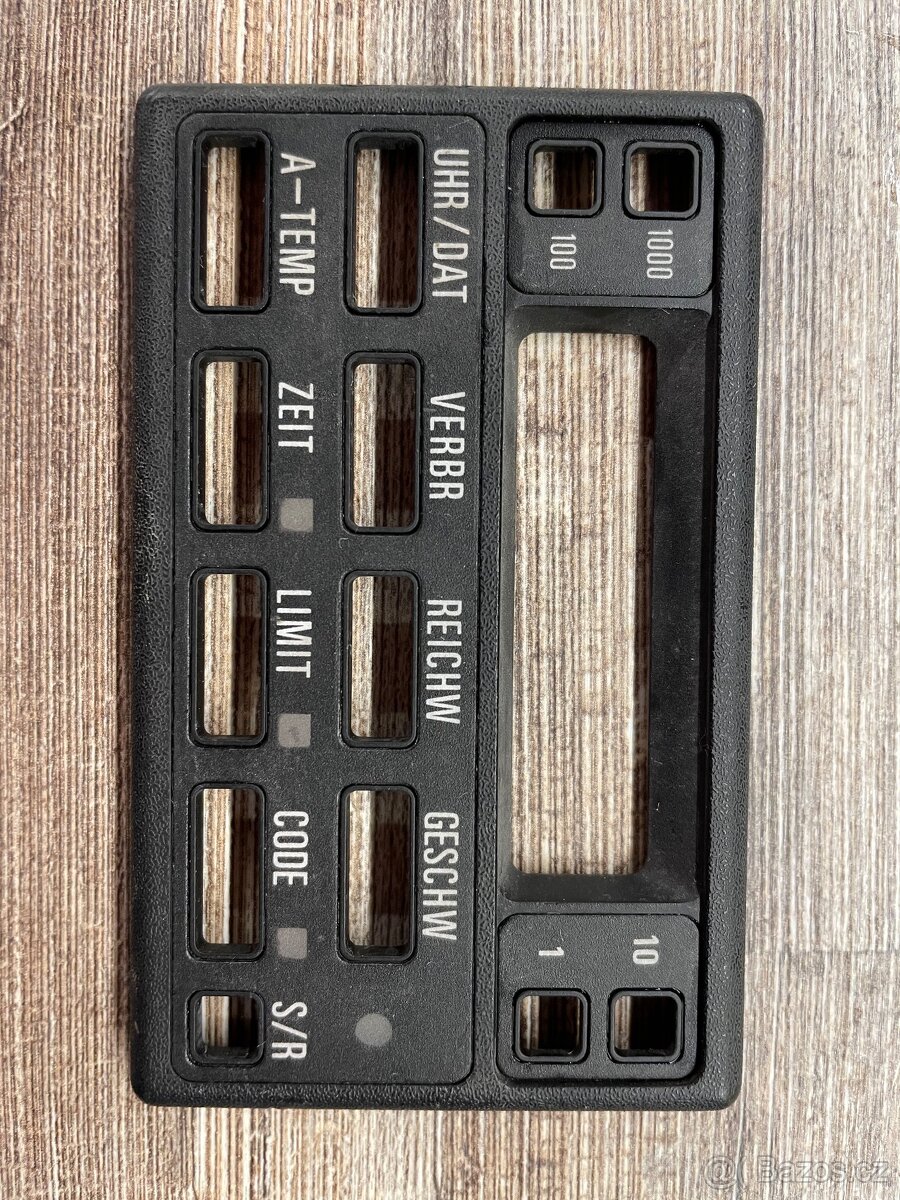 Přední panel velkého palubního počítače z BMW e34 / e32