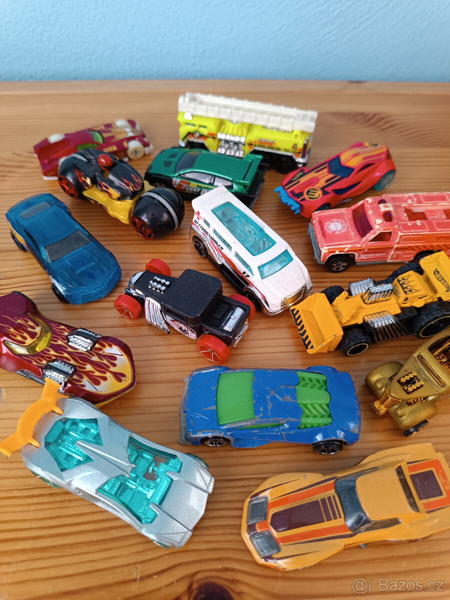 Autíčka HOT WHEELS,