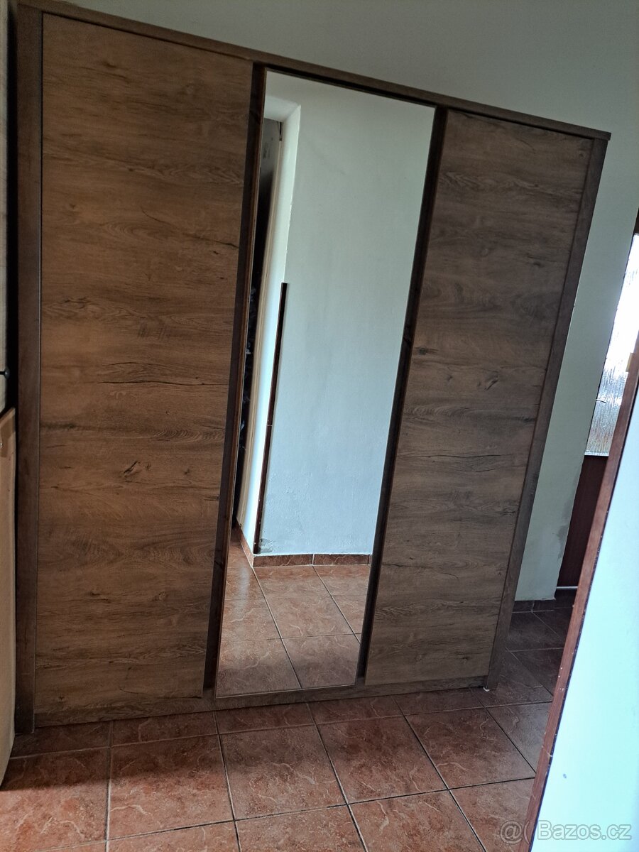 Šatní skříň