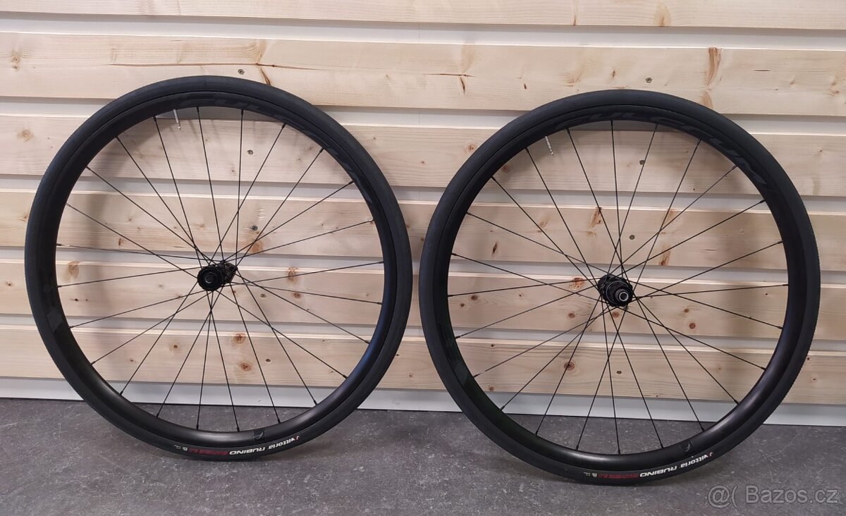 Silniční výplety Fulcrum Racing 600DB, Pláště Vittoria