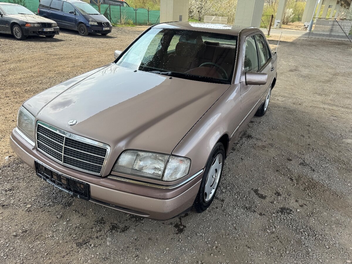 Mercedes-benz c180 elegance 1991 pěkný stav