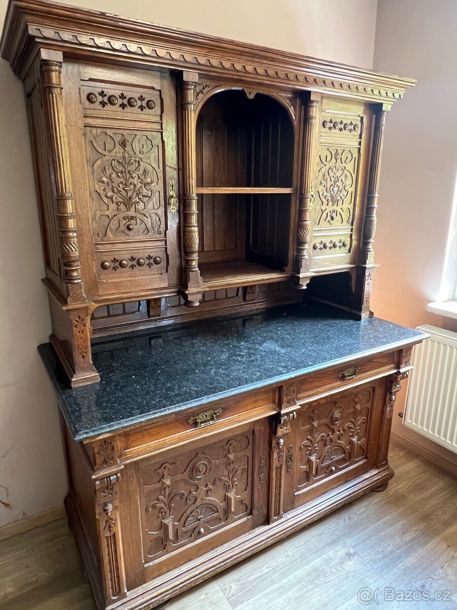 Starozitny secesni pribornik vc. stolu, zidli a komod