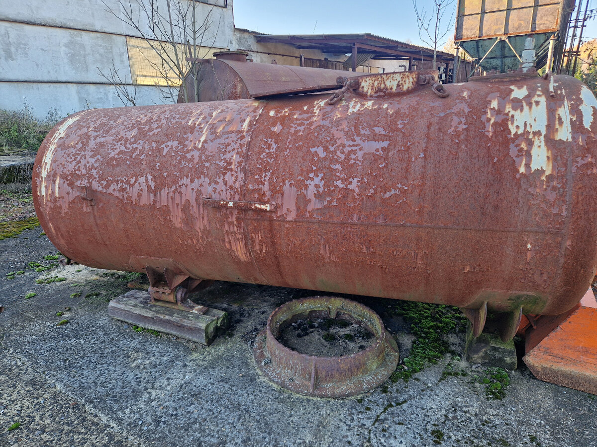 Ocelová nádrž cca 3,5 m³