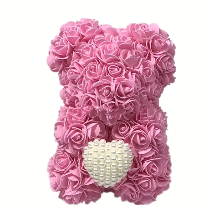 Růžový dekorativní medvídek z růží se srdcem